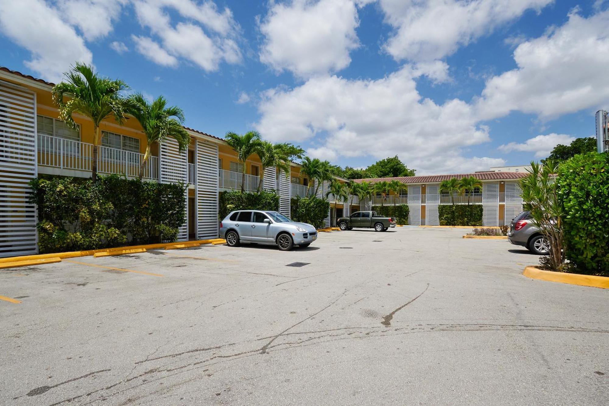 Oyo Hotel Coral Gables - Miami Airport Kültér fotó